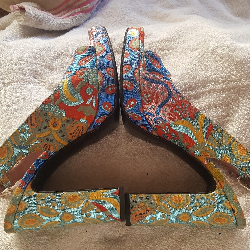 Nilu Nilu size 7 like new